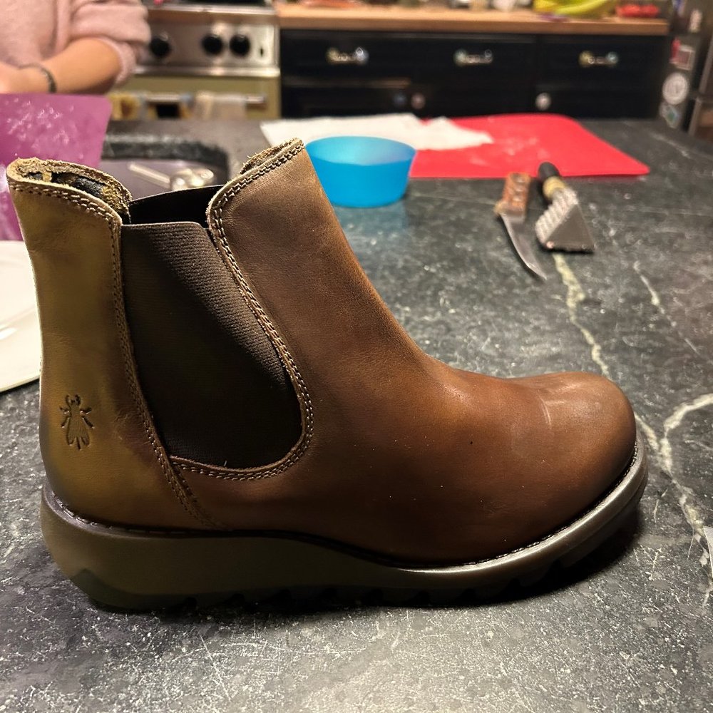 FLY London Women's Salv Boot  size 39 (9)